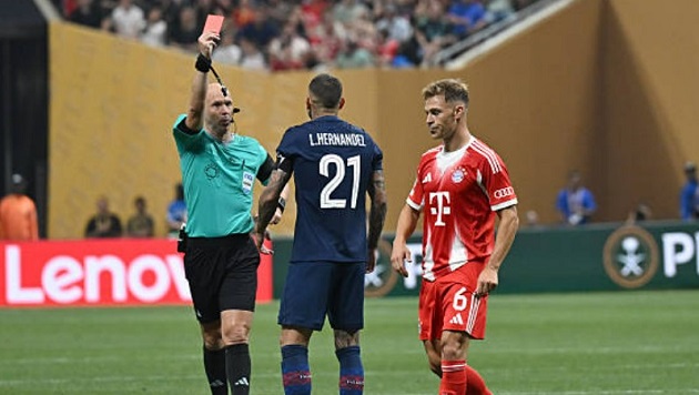 PSG đại thắng Bayern Munich trong trận cầu kịch tính đầy tranh cãi