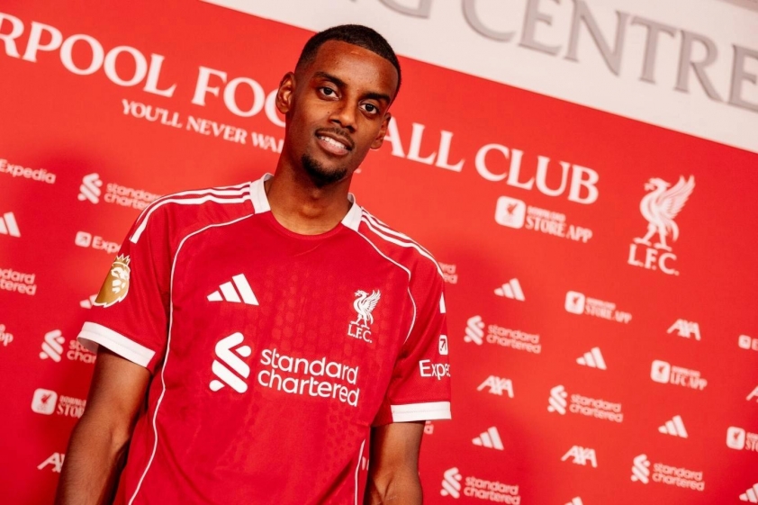 Alexander Isak ra mắt Liverpool